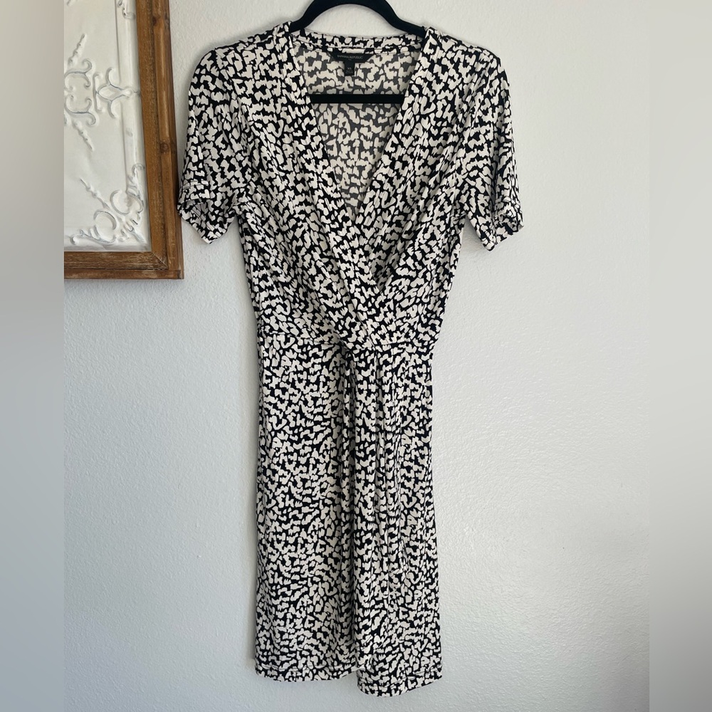 Banana Republic Black Women’s size XS Leopard Print Jersey Wrap Dress